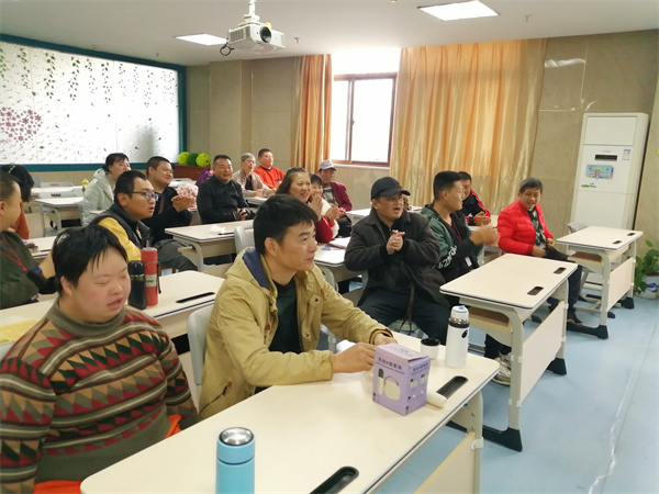 1733463498932819.jpg d23d6859f86e5e7d10964cdc9de49aa.jpg